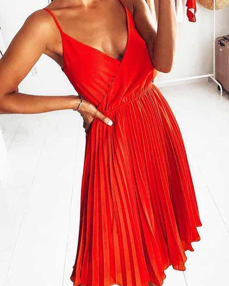 

Solid V-Neck Spaghetti Strap Pleated Dress, Red