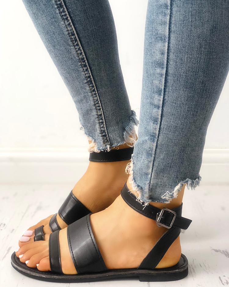 

Solid Strappy Buckled Toe Post Flat Sandals, Black