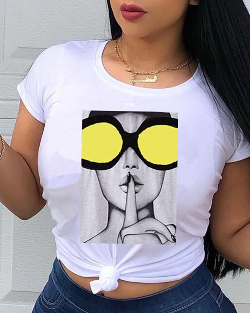 

Figure Pattern Round Neck Short Sleeve T-shirt