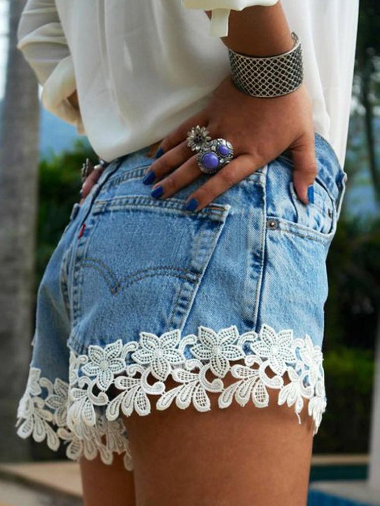 

Flower Lace Trim Splicing Distressed Denim Shorts