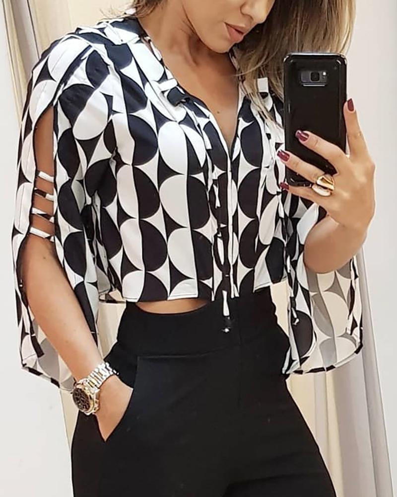 

Geo Print Cut Out Short Sleeves Blouse, Black