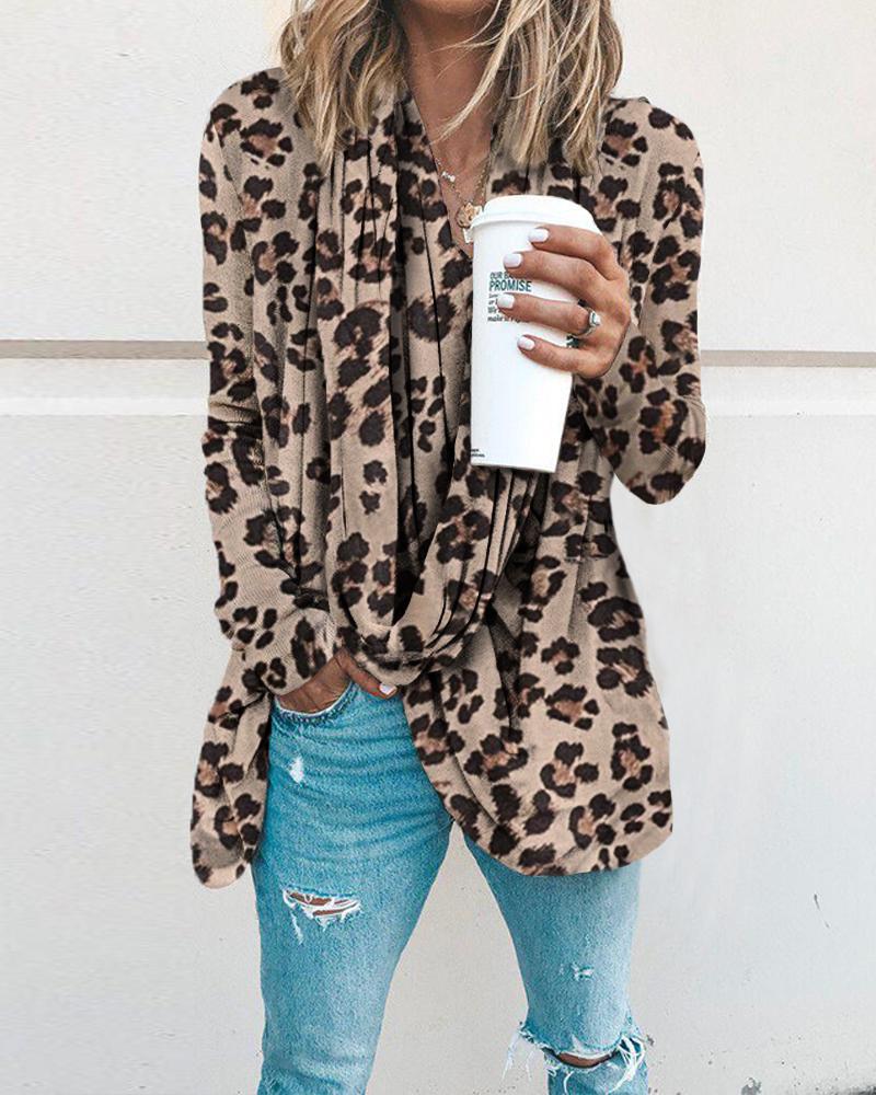 

Abstract Leopard Print Long Sleeve Casual Blouse