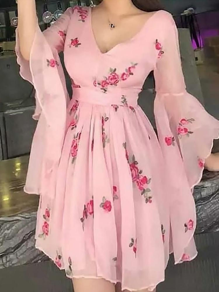 

Floral Print Flared Sleeve Pleated Chiffon Dress