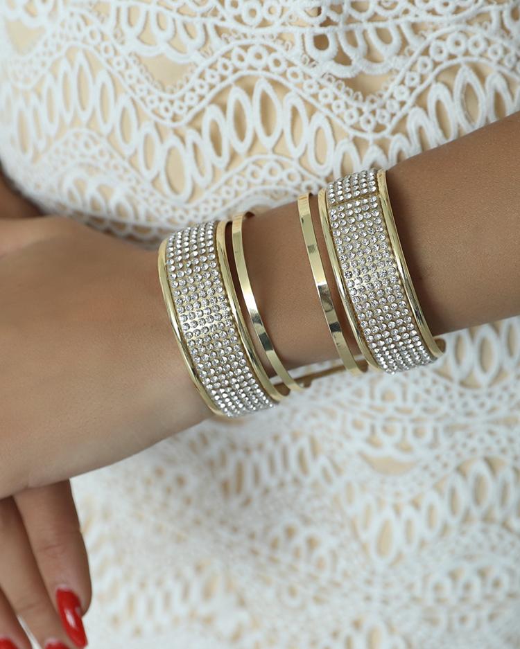 

Distinctive Glittering Embellished Open Bangle Bracelet, Gold