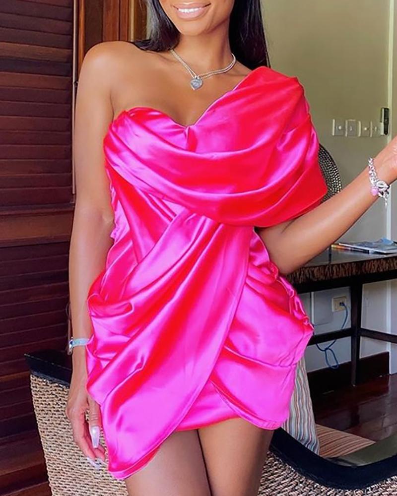 

Solid One Shoulder Ruched Bodycon Dress, Red