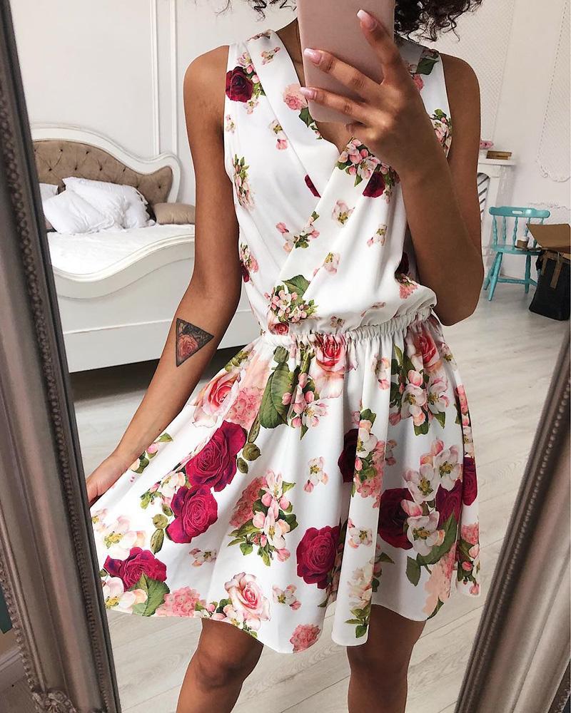 

Floral Print Sleeveless Pleated Dress
