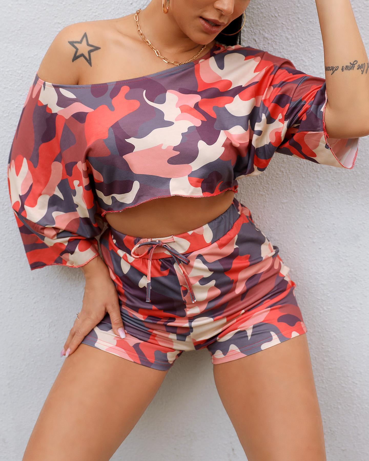 

Camo Print Cropped Top /w Shorts Tracksuits, Pink