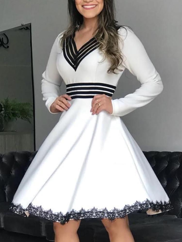 

Striped Splicing Eyelash Lace Hem Mini Dress