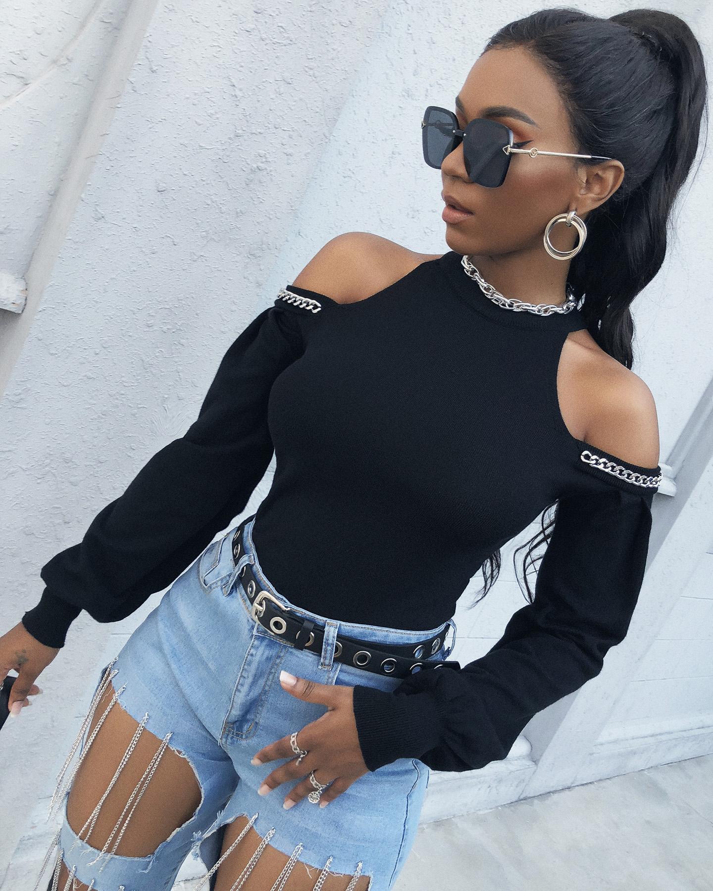 

Chain Decor Cold Shoulder Tee, Black