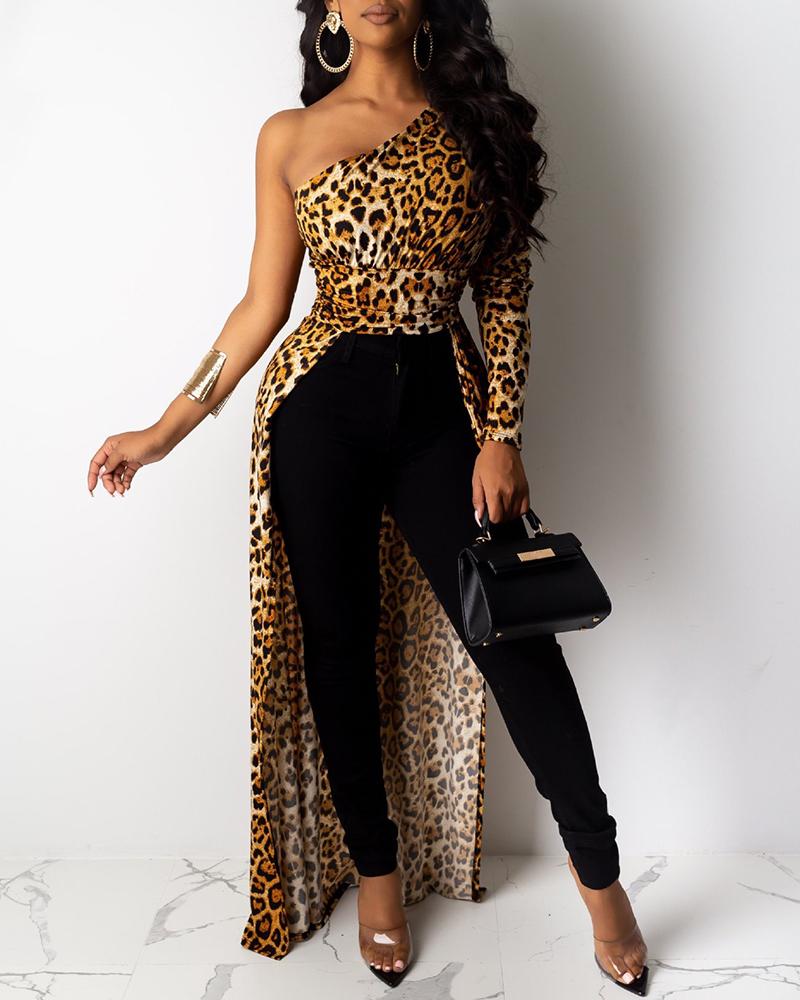 

Leopard Print One Shoulder Dip Hem Blouse