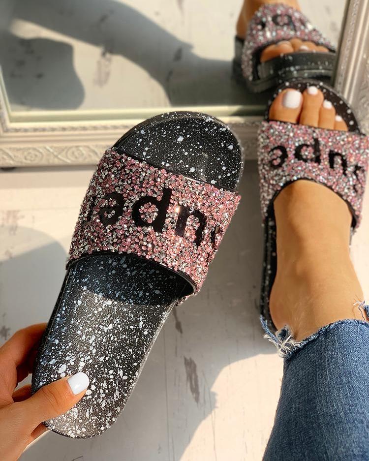 

Letter Pattern Studded Flat Sandals, Red