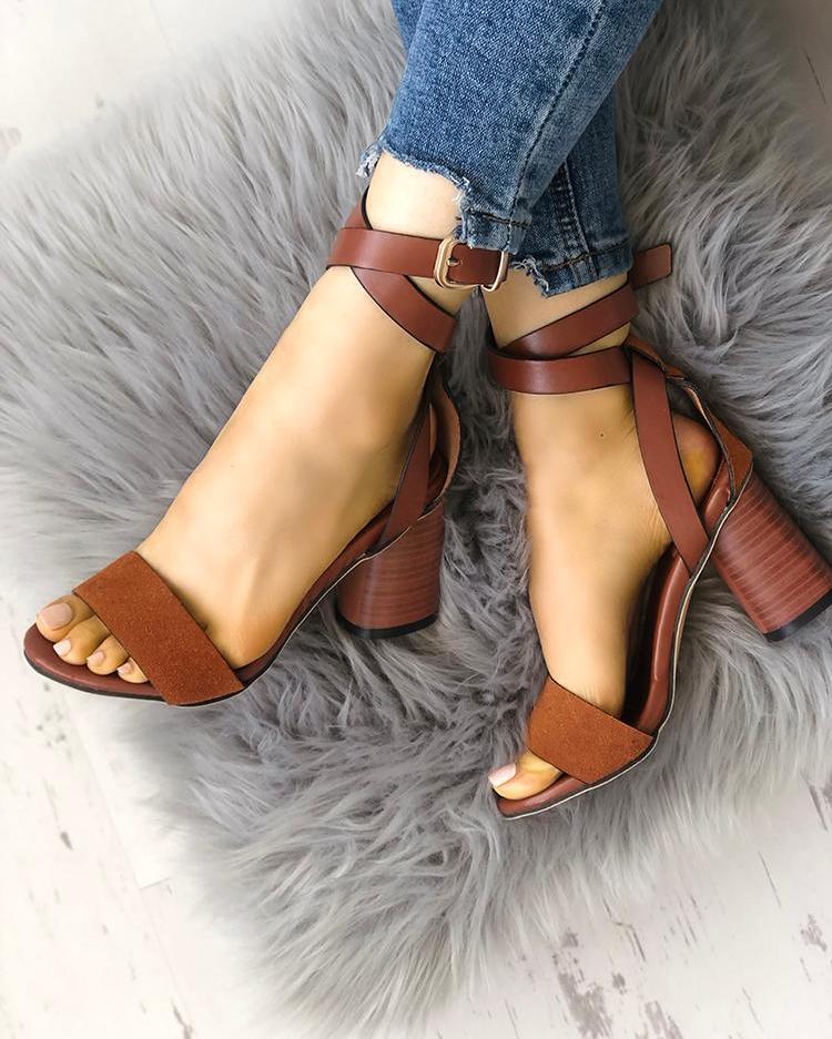 

Buckle Design Crisscross Chunky Sandals, Black