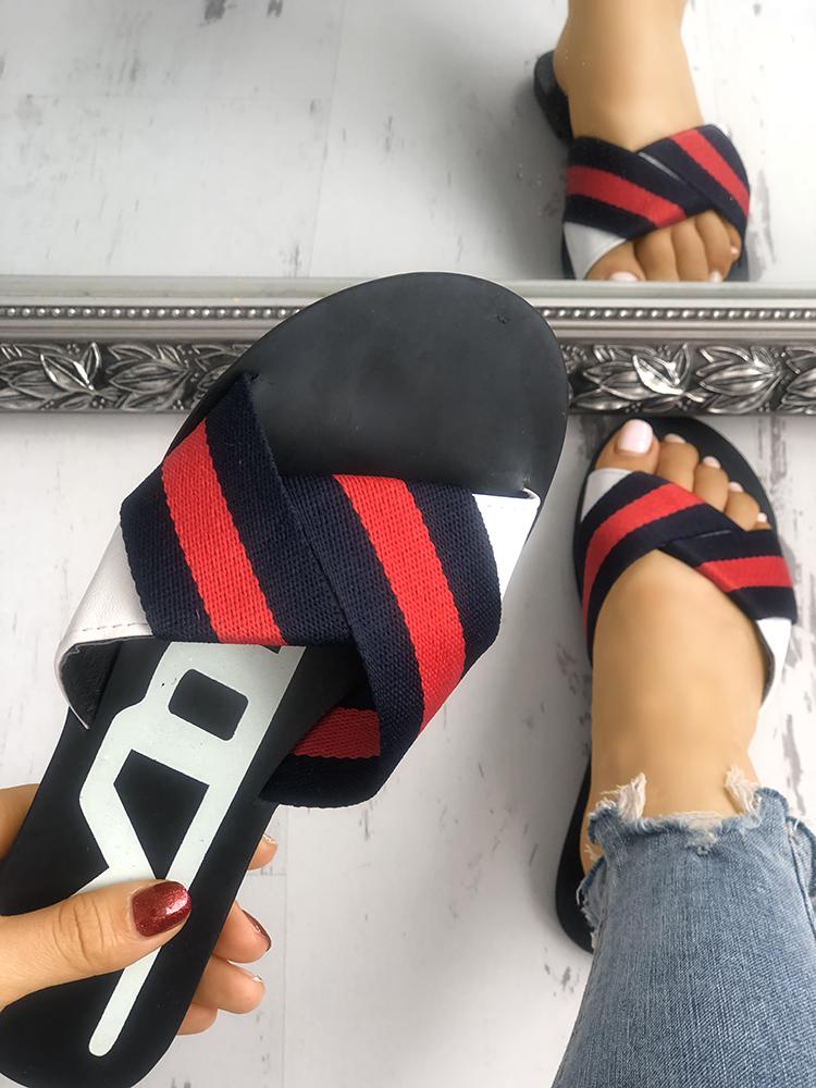 

Contrast Striped Non-Slip Flat Slippers