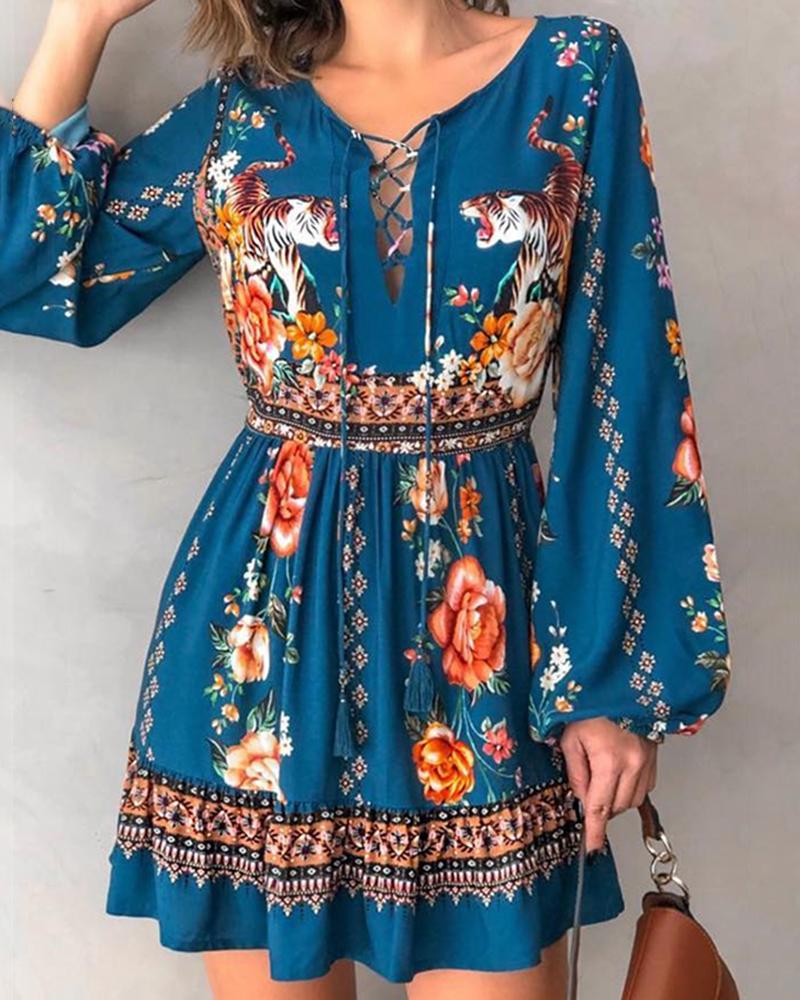 

Lace-Up Detail Print Casual Dress