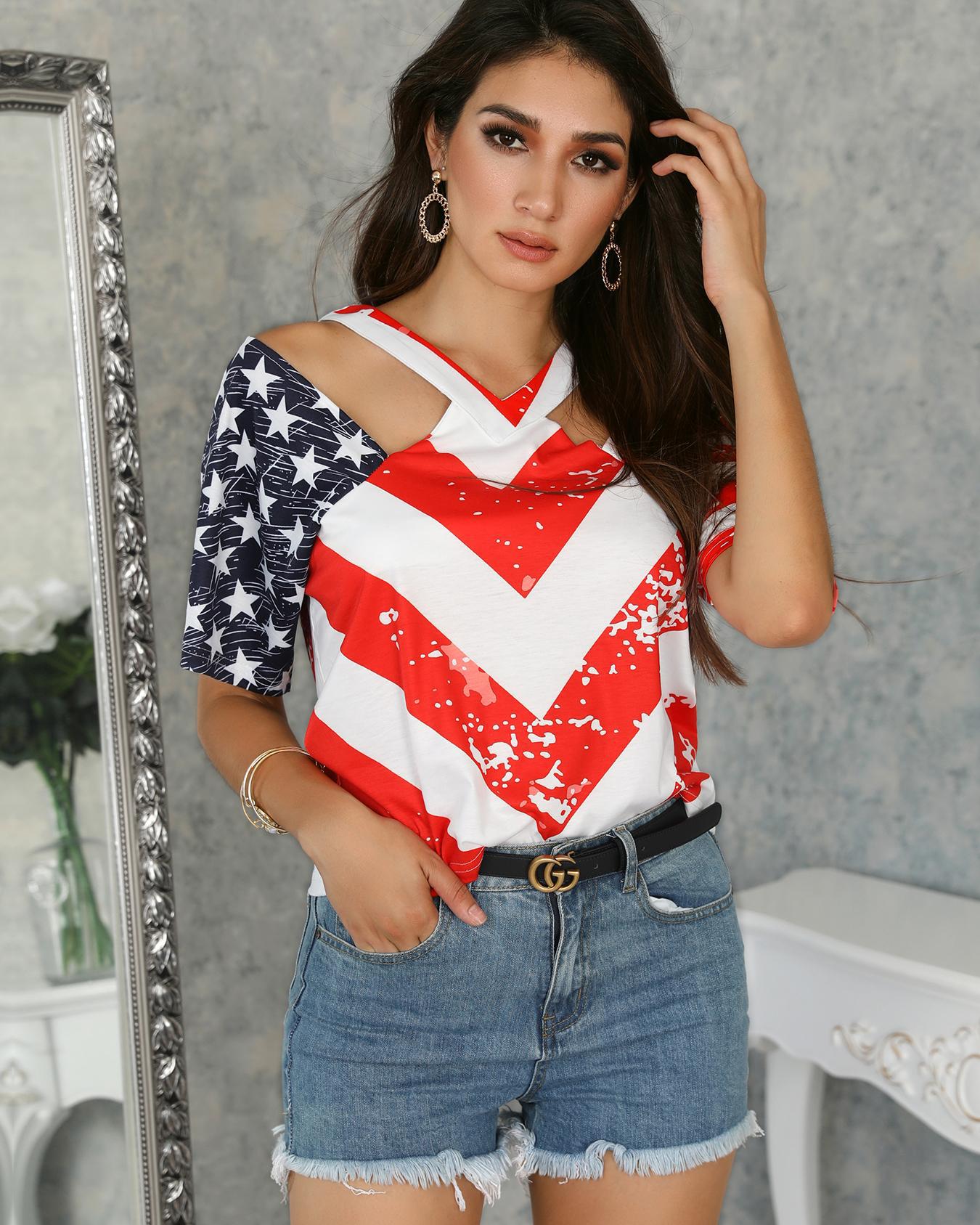 

Flag Print Cutout Shoulder Casual T-Shirt, Multicolor
