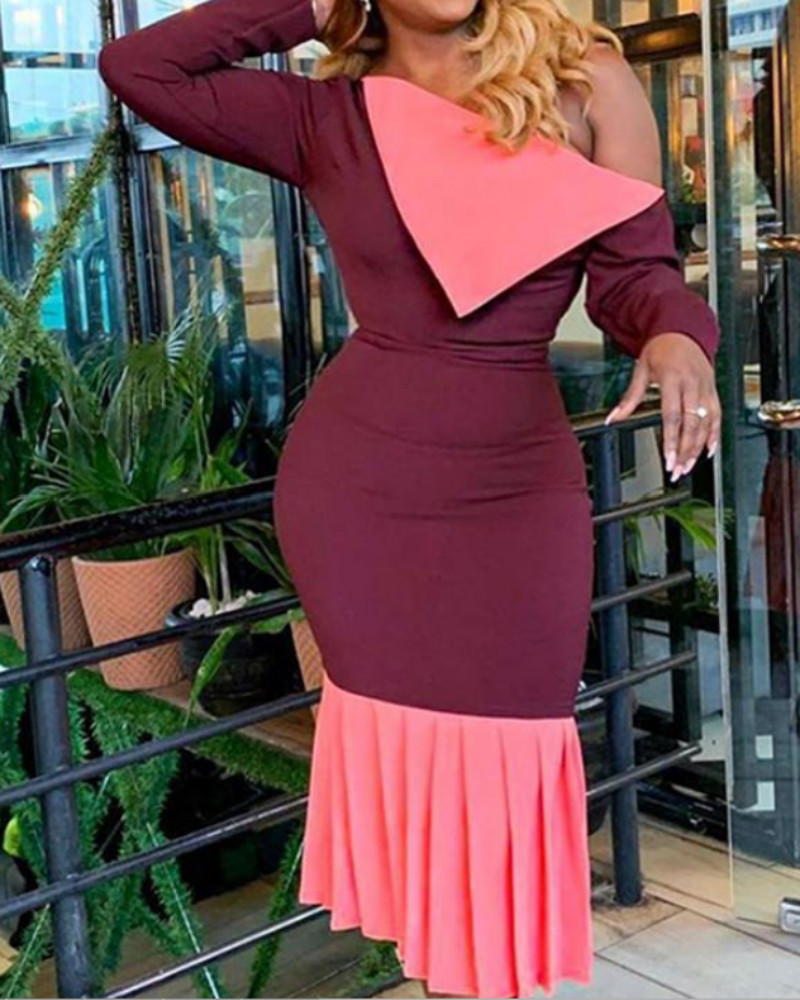 

Colorblock Skew Neck Bodycon Dress