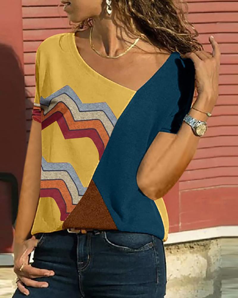 

Skew Neck Colorblock Wave Print Casual T-shirt, Yellow