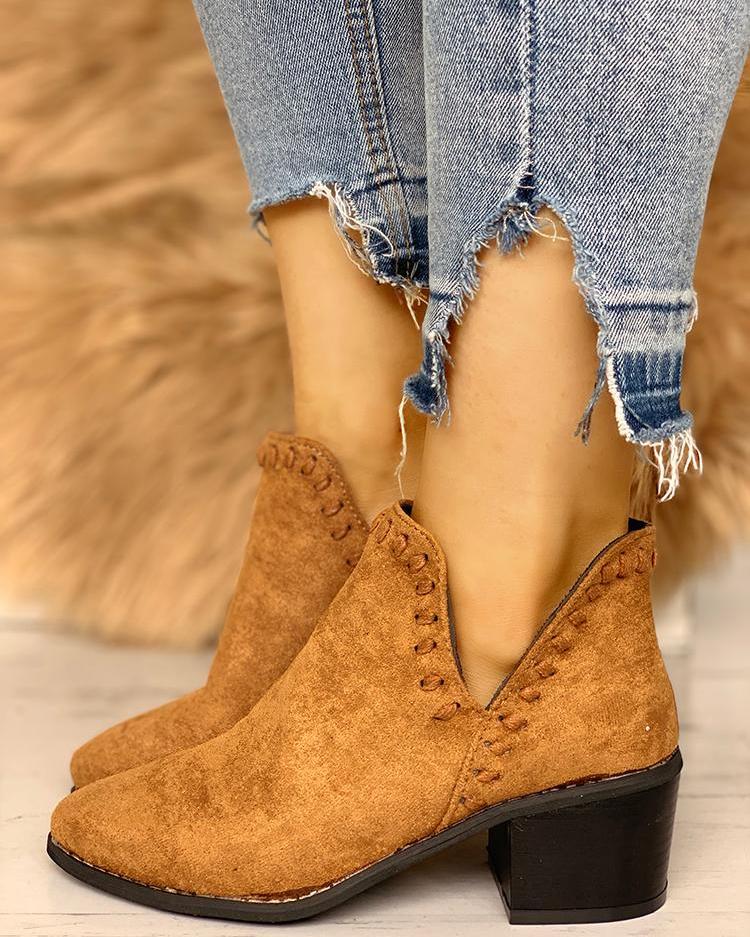 

Suede V-Cut Point Toe Ankle Boots