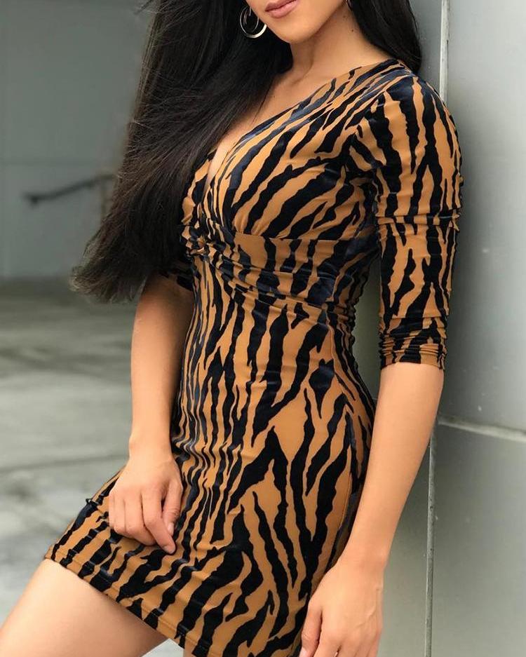 

Zebra Print V-Neck Ruched Bodycon Dress