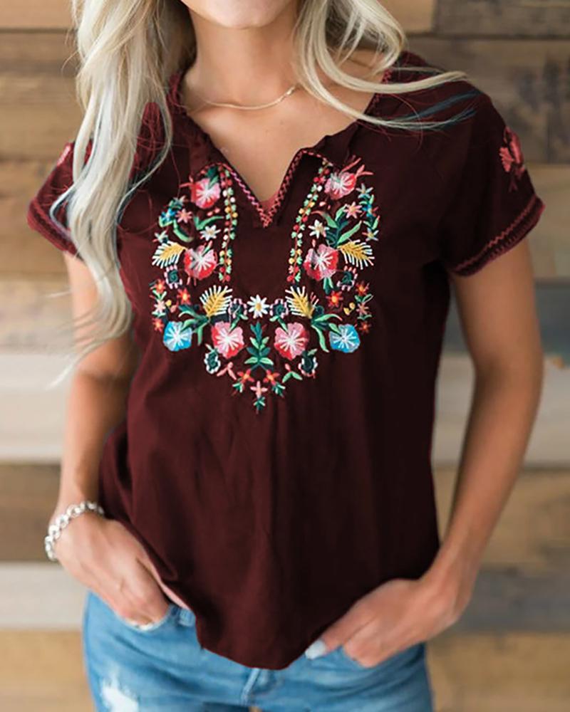 

Short Sleeve Embroidery Casual T-shirt, Wine red
