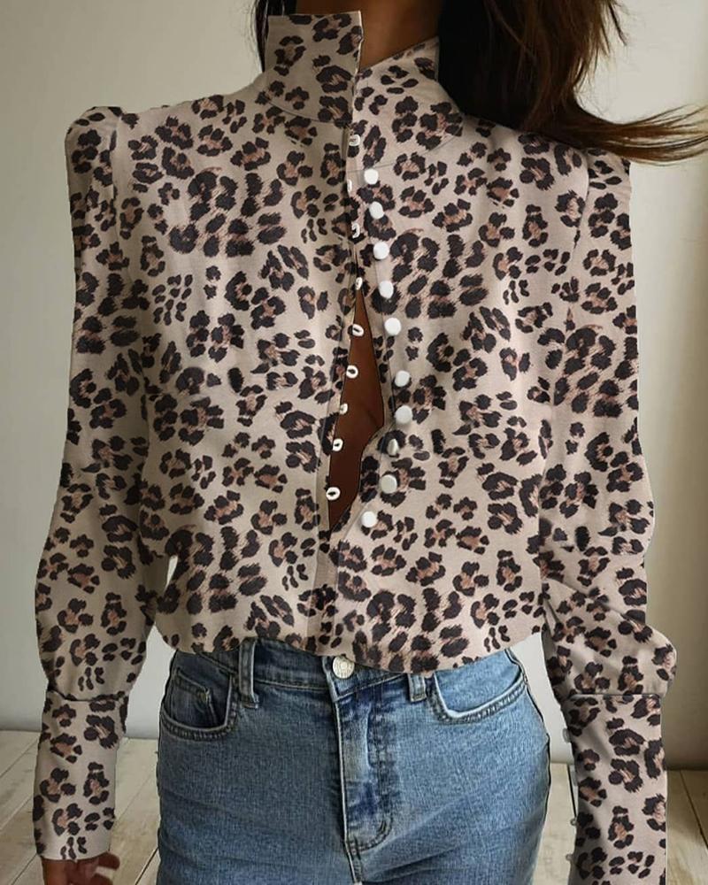 

Abstract Leopard Print Long Sleeve Buttoned Blouse