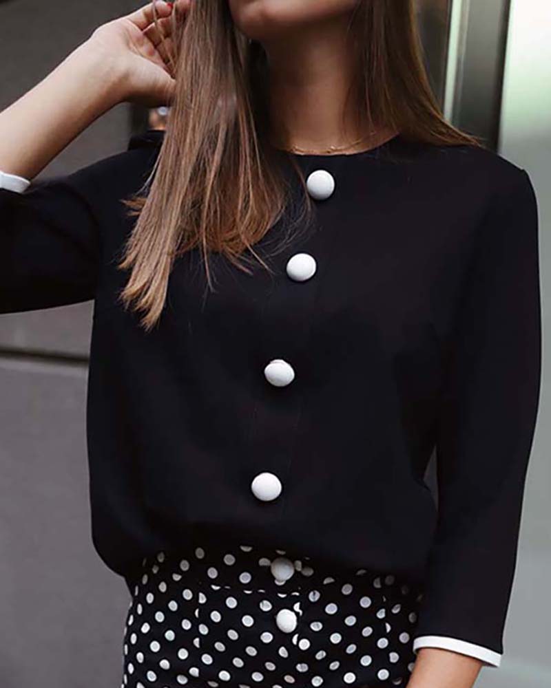 

Round Neck Contrast Binding Buttoned Casual Blouse