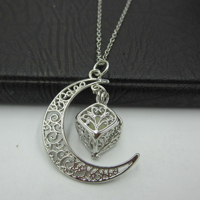 

Openable Glow In The Dark Moon Hollow Glowing Stone Pendant Luminous Statement Pendants Necklace, Green;blue;purple