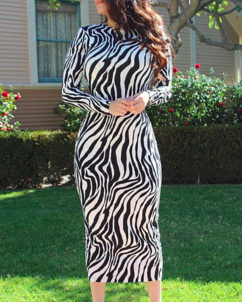 

Round Neck Long Sleeve Zebra Print Dress