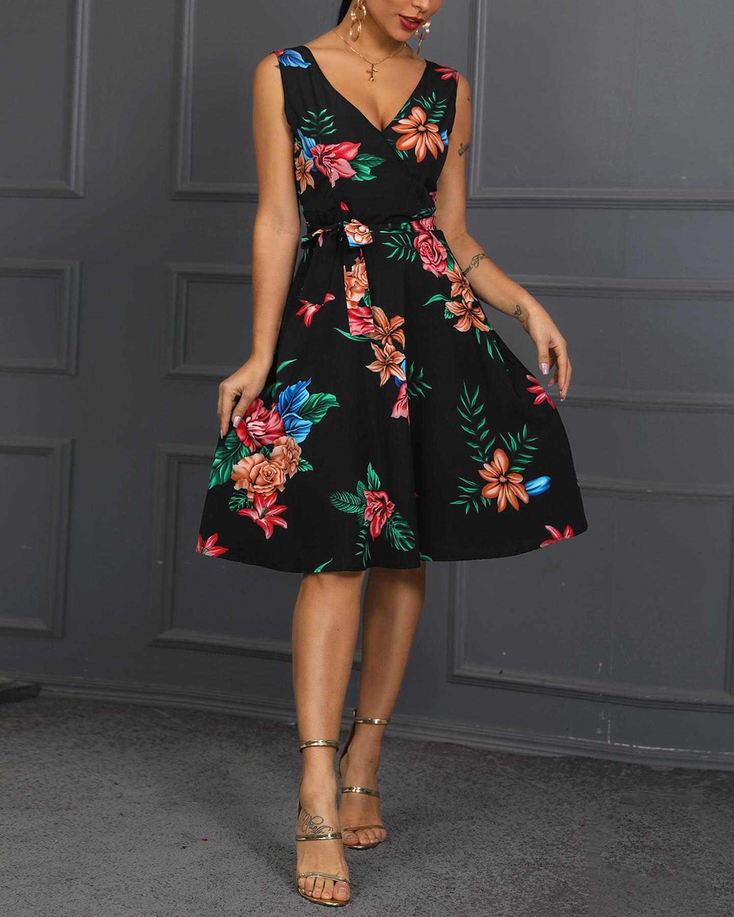 

Sleeveless V-Neck Floral Print Midi Dress