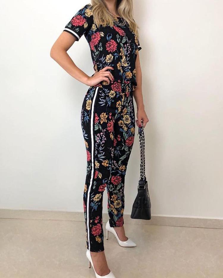 

Vintage Floral Print Striped T-shirt & Pant Sets