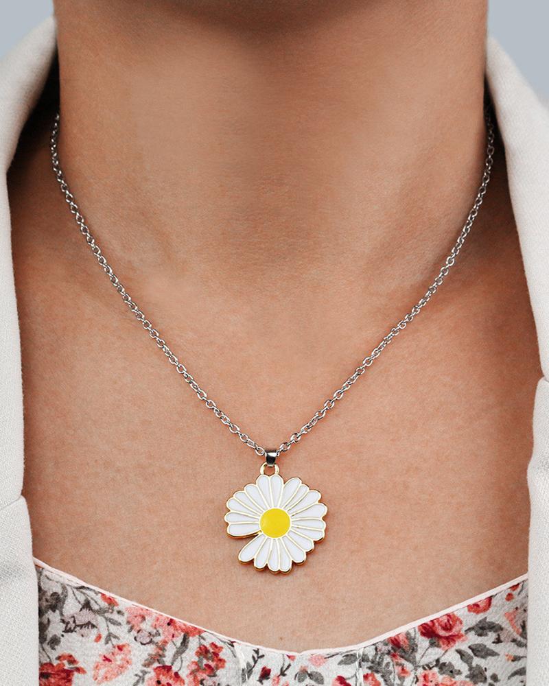 

Bohemian Vintage Daisy Pendant Necklace, White