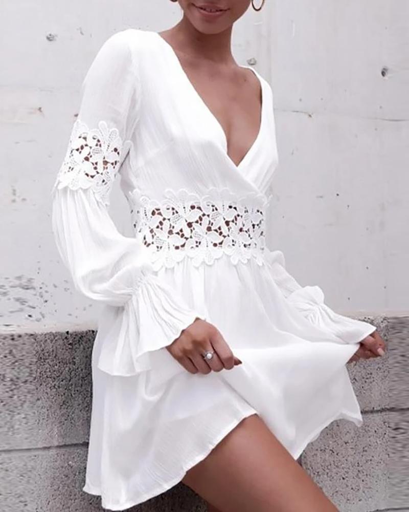

Floral Pattern Bell Sleeve Cutout Back Dress, White