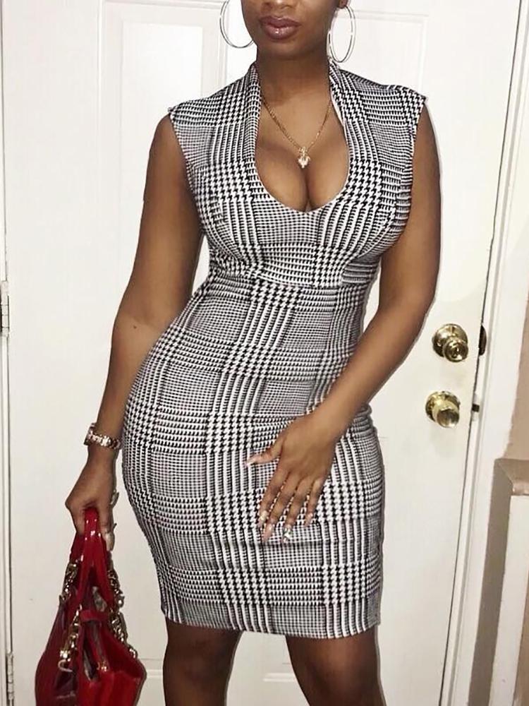 

Sleeveless Plaid Low Cut Chest Mini Dress