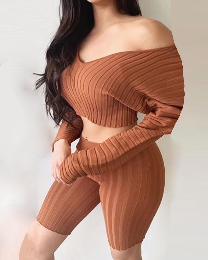 

Cold Shoulder Solid Top & Shorts Set, Khaki