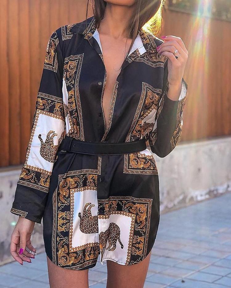

Totem Print Curved Hem Buttoned Shirt Dress