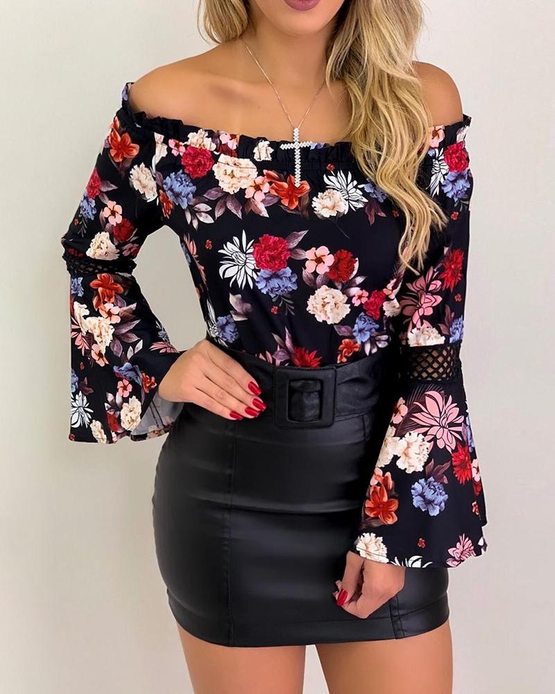 

Frill Hem Bell Sleeve Floral Print Blouse, Black