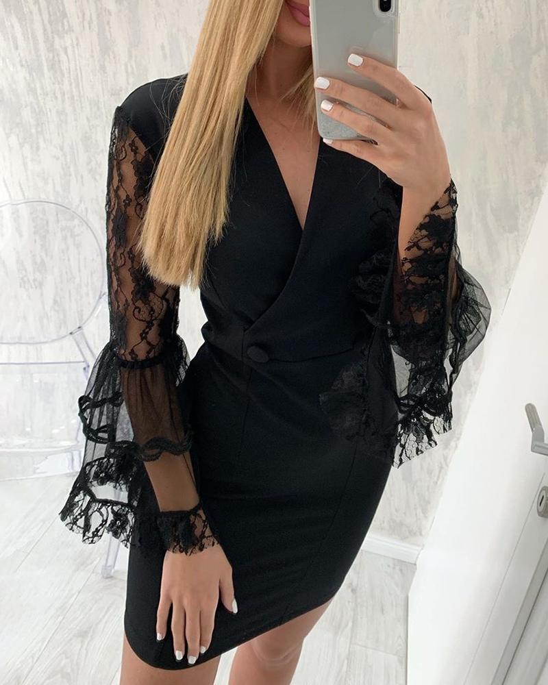 

Lace Insert Bell Cuff Buttoned Bodycon Dress