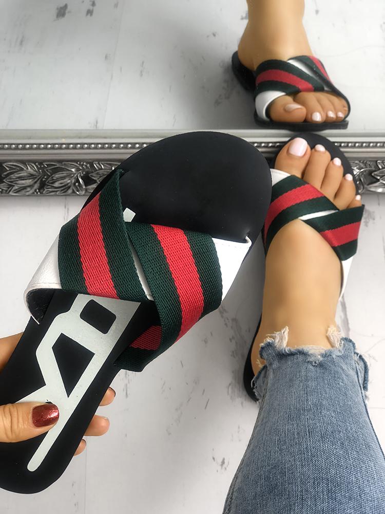 

Contrast Striped Non-Slip Flat Slippers
