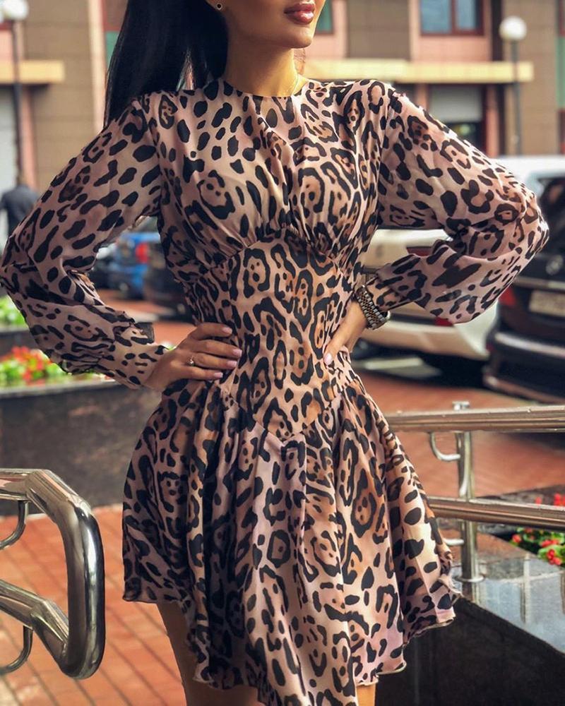 

Abstract Leopard Long Sleeve Ruffles Dress