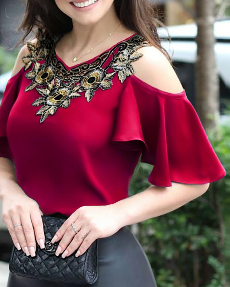 

Cold Shoulder Embordery Ruffles Blouse, Red