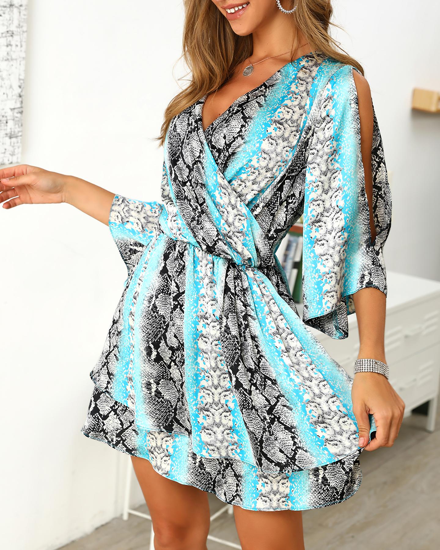 

Snakeskin Leopard Print Insert Slit Sleeve Dress