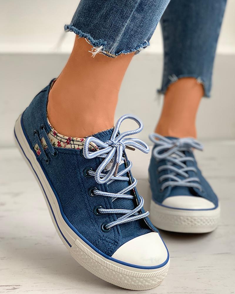 

Floral Pattern Eyelet Lace-up Sneaker, Dark blue
