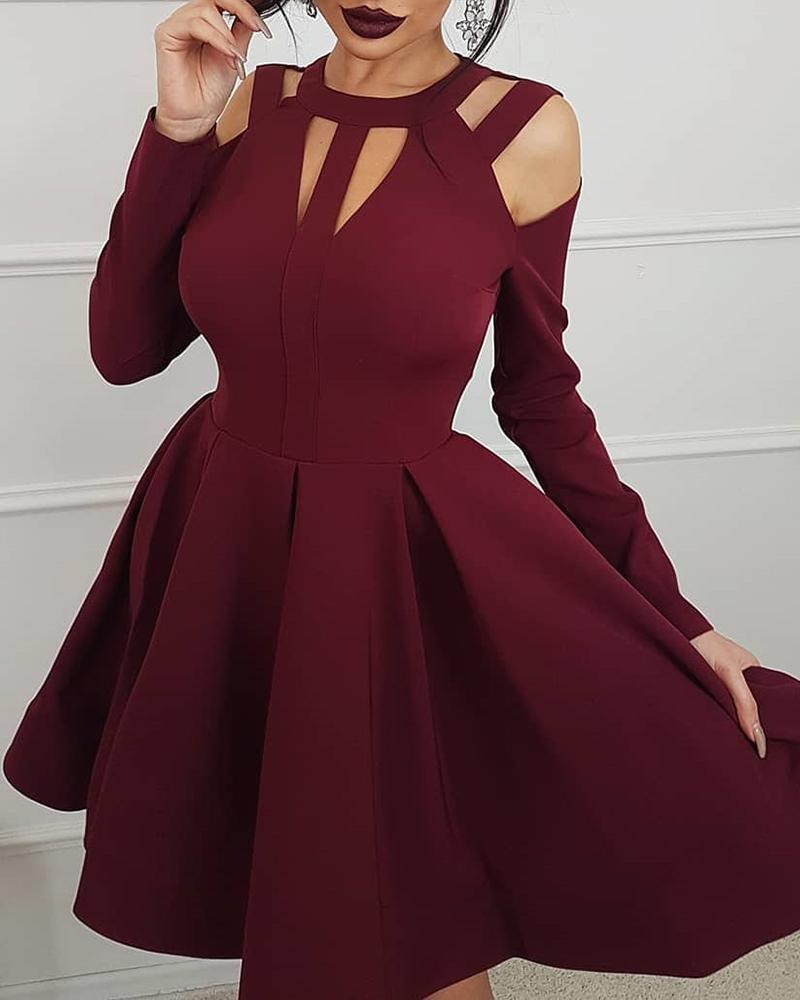 

Solid Cut Out Design Pleated Dress, Dark red