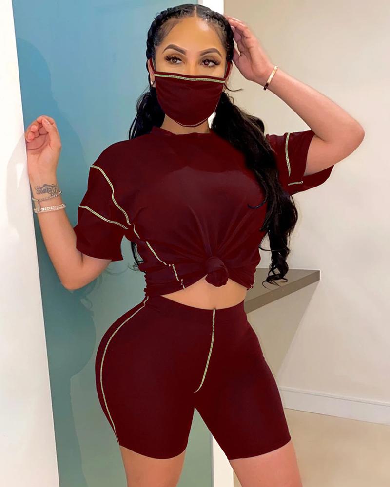 

Contrast Piping Colorblock Top With Face Bandana & Shorts Set, Wine red