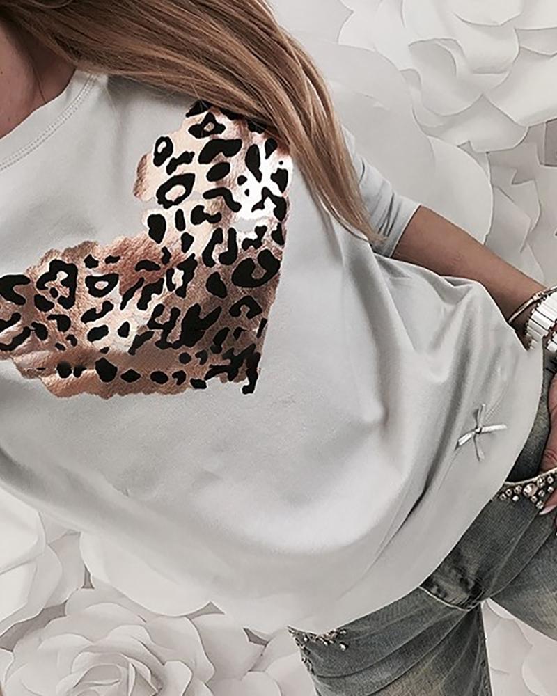 

Leopard Heart Pattern Round Neck Long Sleeve T-shirt, Light gray